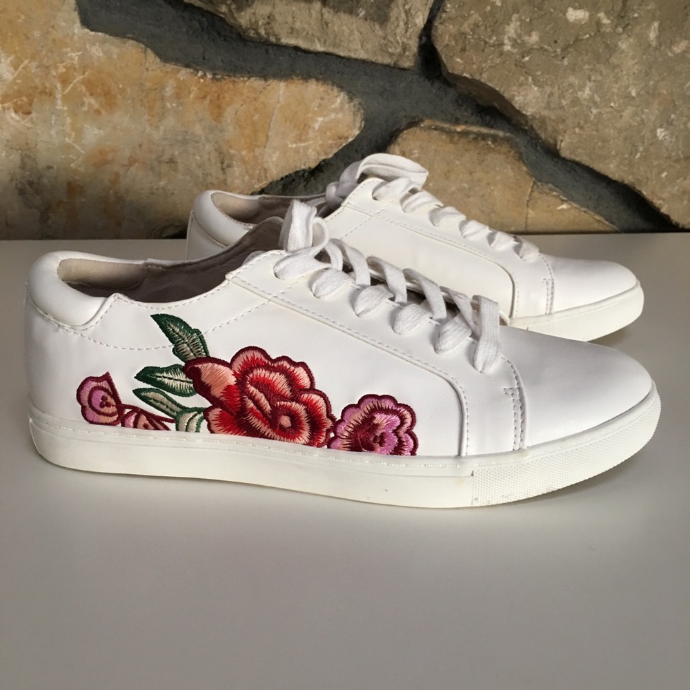 NEW Kenneth Cole White Floral Sneakers Size 10